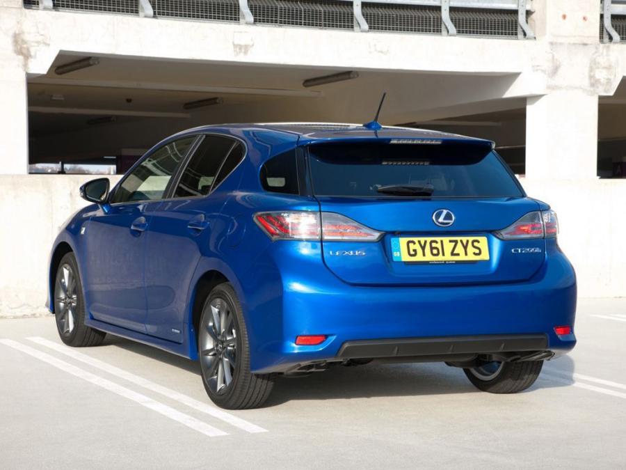  Lexus CT200h F-Sport 2011 года  (UK) (фото 6 из 21)